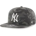 shapka-ploska-kamuflazh-snapbek-na-new-york-yankees-mlb-ot-47-brand