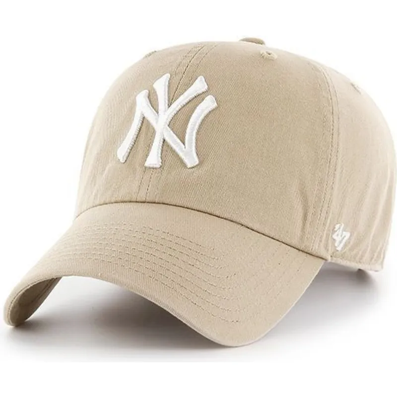 buet-beige-kasket-med-hvidt-logo-fra-new-york-yankees-mlb-clean-up-fra-47-brand