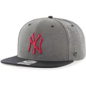 shapka-ploska-siv-snapbek-na-new-york-yankees-mlb-ot-47-brand