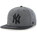 shapka-ploska-siv-snapbek-na-new-york-yankees-mlb-ot-47-brand