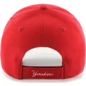 shapka-izvita-chervena-reguliruem-na-new-york-yankees-mlb-ot-47-brand