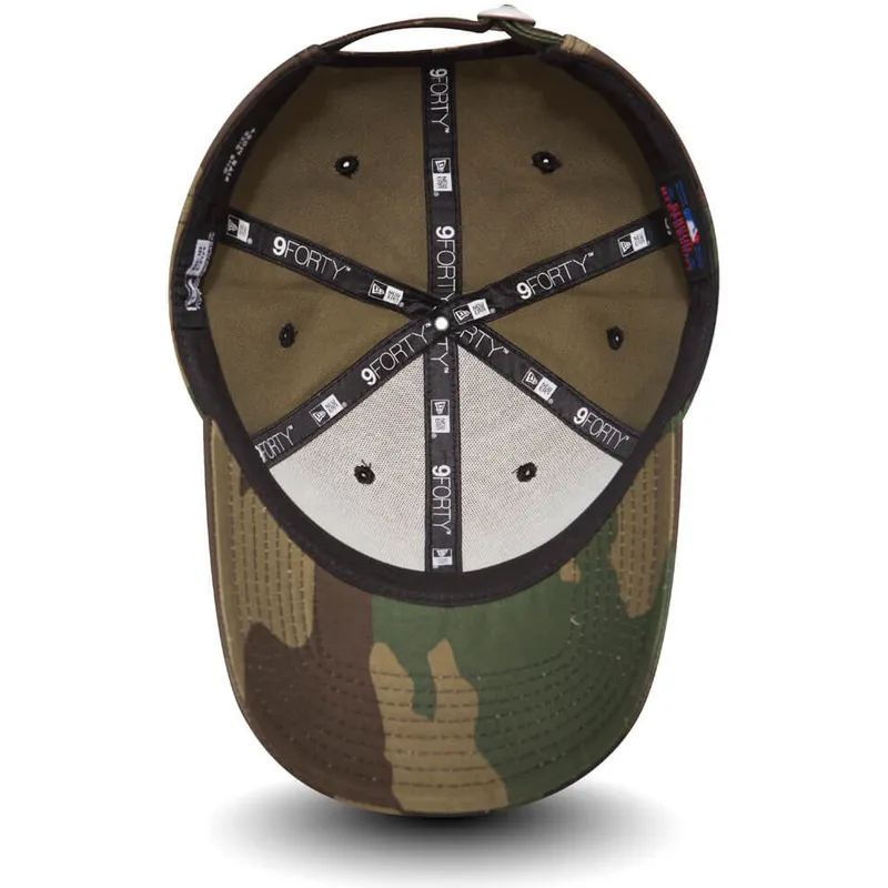 buet-kasket-med-camouflage-og-sort-logo-justerbar-9forty-essential-fra-new-york-yankees-mlb-fra-new-era