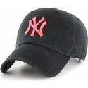 schwarze-curved-cap-mit-rosa-new-york-yankees-logo-mlb-clean-up-von-47-brand
