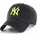 schwarze-gebogene-kappe-mit-gelbem-new-york-yankees-logo-mlb-clean-up-von-47-brand