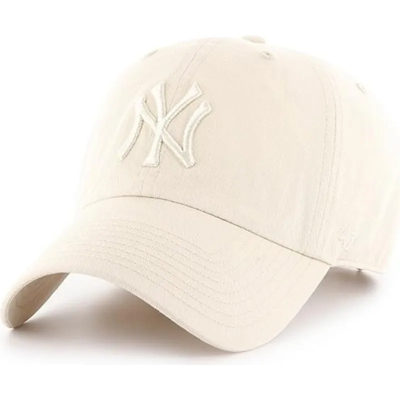 cremefarbene-curved-cap-mit-cremefarbenem-logo-der-new-york-yankees-mlb-clean-up-von-47-brand
