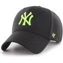 schwarze-snapback-cap-mit-gebogenem-schirm-und-grunem-new-york-yankees-mlb-logo-von-47-brand-mvp
