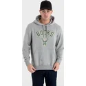 sudadera-con-capucha-gris-pullover-hoody-de-milwaukee-bucks-nba-de-new-era