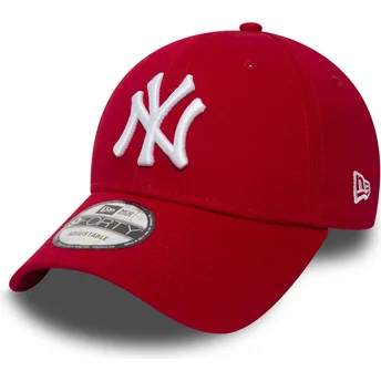 Шапка извита червена регулируем 9FORTY Essential на New York Yankees MLB от New Era