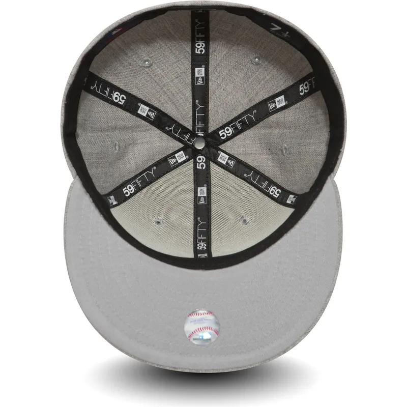 graue-anliegende-59fifty-essential-flat-cap-der-new-york-yankees-mlb-von-new-era