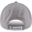 shapka-izvita-siv-reguliruem-9forty-the-league-na-sacramento-kings-nba-ot-new-era