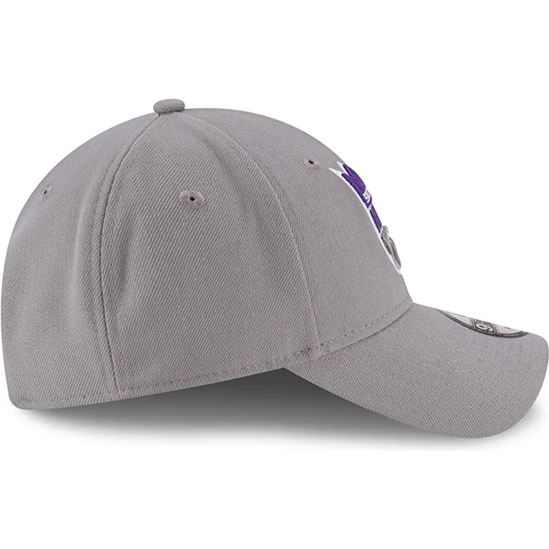 shapka-izvita-siv-reguliruem-9forty-the-league-na-sacramento-kings-nba-ot-new-era