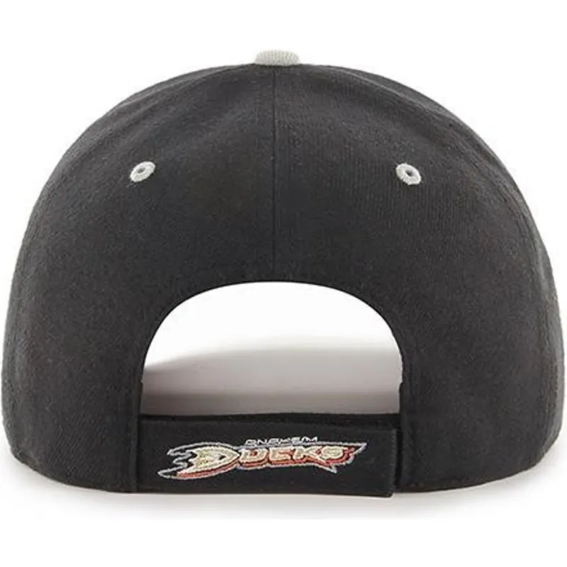 shapka-izvita-cherna-reguliruem-na-anaheim-ducks-nhl-ot-47-brand
