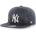 shapka-ploska-kamuflazh-snapbek-na-new-york-yankees-mlb-ot-47-brand
