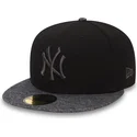 schwarze-angepasste-flat-cap-mit-logo-und-grauem-schirm-59fifty-grey-collection-der-new-york-yankees-mlb-von-new-era