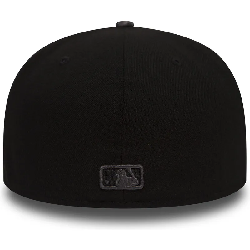 shapka-ploska-cherna-prilepnala-59fifty-grey-collection-na-new-york-yankees-mlb-ot-new-era