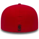 shapka-ploska-chervena-prilepnala-59fifty-chain-stitch-na-chicago-bulls-nba-ot-new-era