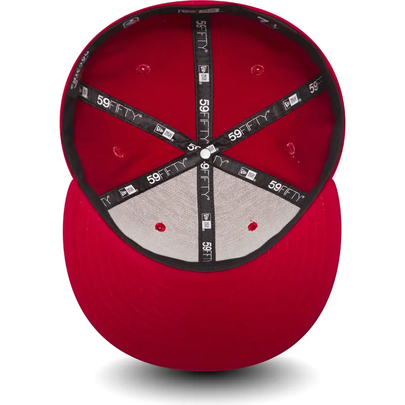 shapka-ploska-chervena-reguliruema-59fifty-chain-stitch-na-chicago-bulls-nba-ot-new-era