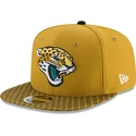 shapka-ploska-zhlt-snapbek-9fifty-sideline-na-jacksonville-jaguars-nfl-ot-new-era