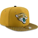 shapka-ploska-zhlt-snapbek-9fifty-sideline-na-jacksonville-jaguars-nfl-ot-new-era