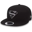 shapka-ploska-cherna-snapbek-za-deca-9fifty-reflect-na-superman-warner-bros-ot-new-era