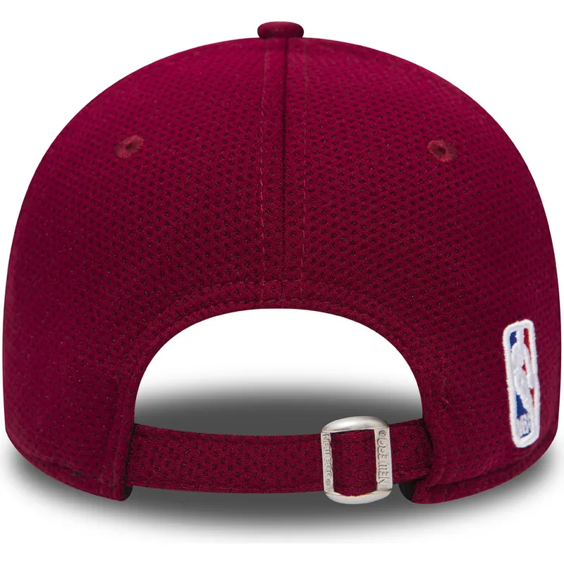 shapka-izvita-chervena-reguliruem-9forty-mesh-na-cleveland-cavaliers-nba-ot-new-era