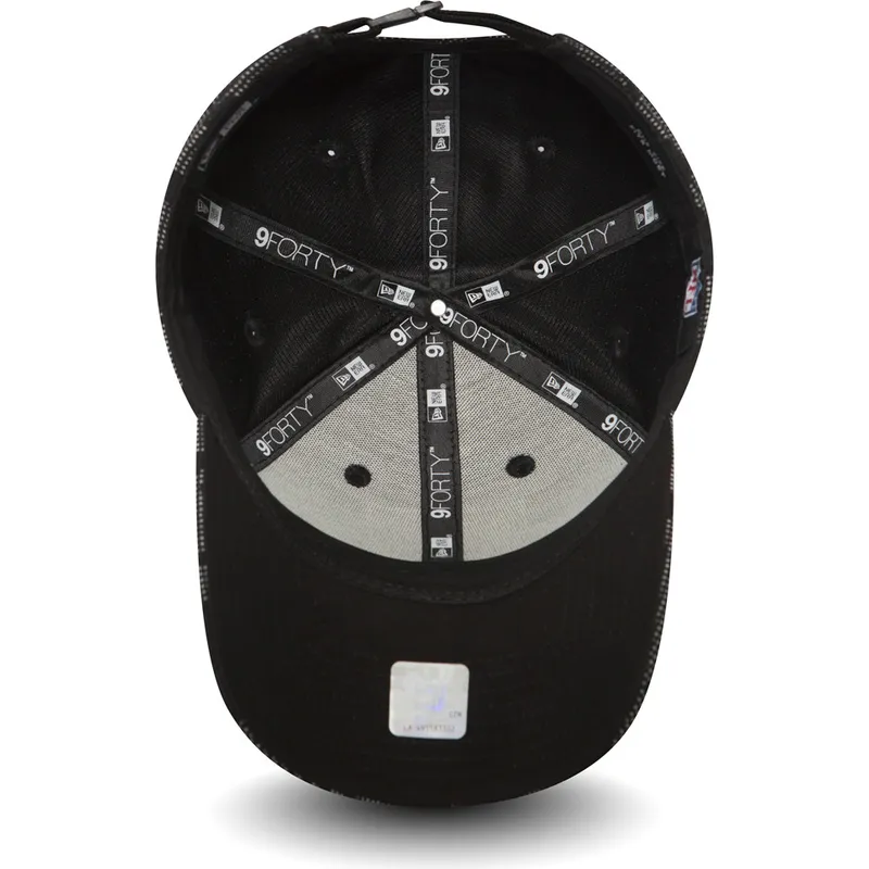 shapka-izvita-cherna-reguliruem-9forty-night-time-reflective-na-las-vegas-raiders-nfl-ot-new-era