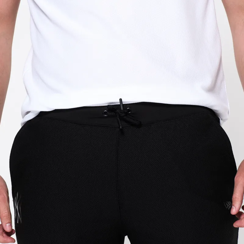 pantalona-dlg-pantalon-cherna-jogger-stealth-na-new-york-yankees-mlb-ot-new-era