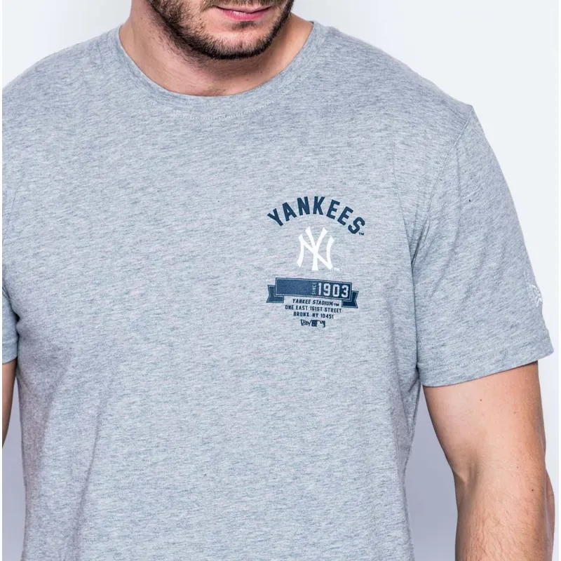 teniska-ks-rkav-siv-badge-na-new-york-yankees-mlb-ot-new-era