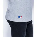 teniska-ks-rkav-siv-badge-na-new-york-yankees-mlb-ot-new-era
