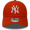 shapka-izvita-oranzhev-reguliruem-9forty-essential-na-new-york-yankees-mlb-ot-new-era