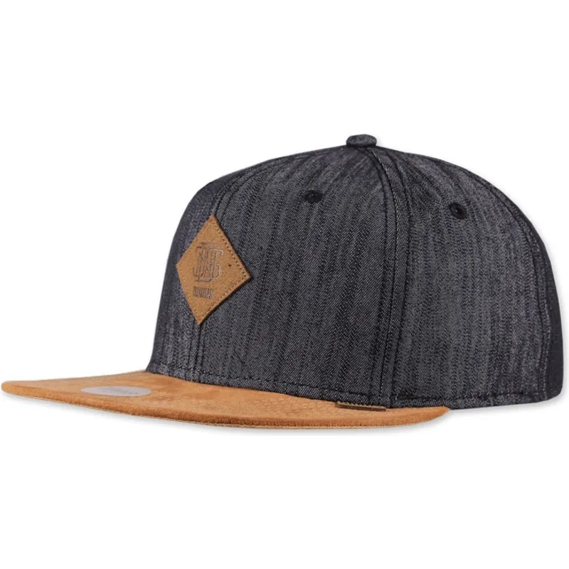 shapka-ploska-cherna-snapbek-linen-2015-ot-djinns