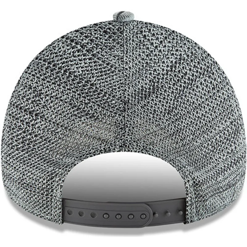 shapka-izvita-siv-snapbek-ajustable-9forty-engineered-fit-na-new-york-yankees-mlb-ot-new-era