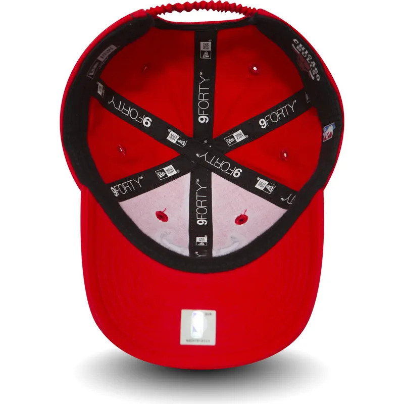 shapka-izvita-chervena-reguliruem-za-deca-9forty-essential-na-chicago-bulls-nba-ot-new-era