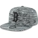 shapka-ploska-siv-snapbek-9fifty-engineered-fit-na-boston-red-sox-mlb-ot-new-era