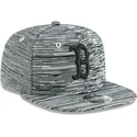 shapka-ploska-siv-snapbek-9fifty-engineered-fit-na-boston-red-sox-mlb-ot-new-era