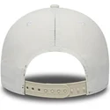 shapka-izvita-byala-snapbek-9fifty-nylon-pre-curved-fit-na-new-york-yankees-mlb-ot-new-era