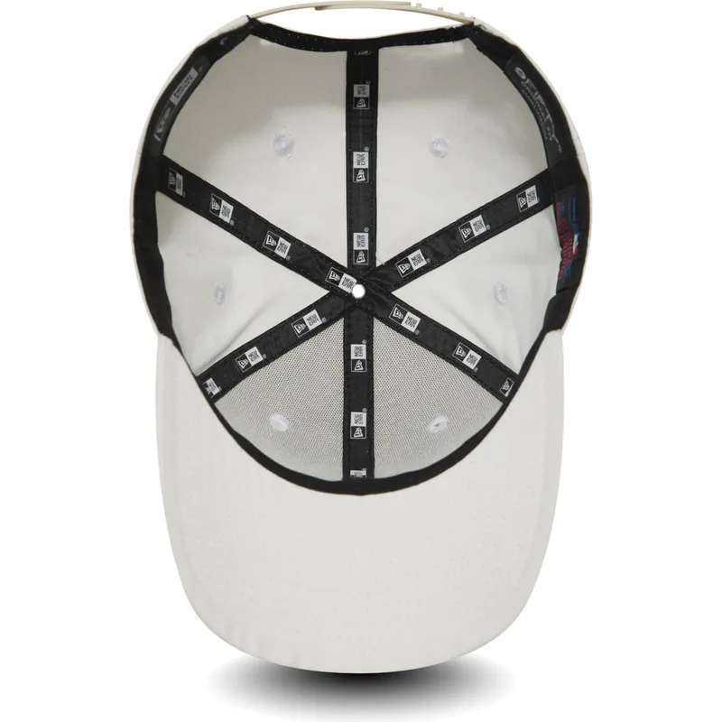 shapka-izvita-byala-snapbek-9fifty-nylon-pre-curved-fit-na-new-york-yankees-mlb-ot-new-era