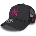 shapka-izvita-traker-siv-snapbek-9forty-essential-jersey-na-new-york-yankees-mlb-ot-new-era