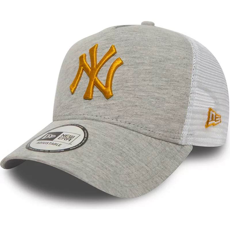 new-era-gelbes-logo-9forty-essential-jersey-new-york-yankees-mlb-trucker-cap-grau