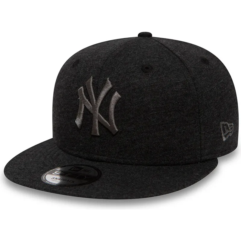 grau-snapback-flatcap-mit-grauem-logo-9fifty-essential-jersey-der-new-york-yankees-mlb-von-new-era