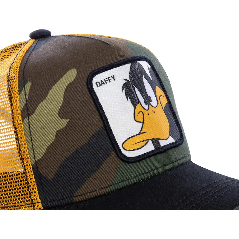 trucker-kasket-camouflage-gul-og-sort-daffy-duck-daf4-looney-tunes-fra-capslab