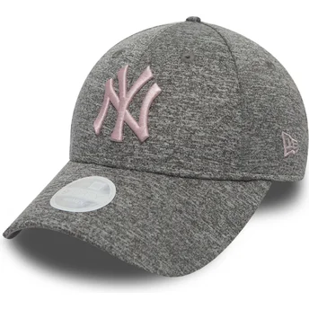 Сива извита регулируема шапка с розово лого 9FORTY Tech Jersey на New York Yankees MLB от New Era