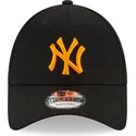 casquette-courbee-noire-ajustable-avec-logo-orange-9forty-league-essential-neon-new-york-yankees-mlb-new-era