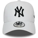 shapka-izvita-shapka-traker-byala-snapbek-essential-a-frame-na-new-york-yankees-mlb-ot-new-era