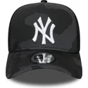 shapka-izvita-traker-kamuflazh-snapbek-essential-camo-a-frame-na-new-york-yankees-mlb-ot-new-era