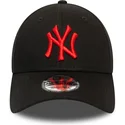 new-era-izvita-kozirka-cherveno-logo-9forty-league-essential-new-york-yankees-mlb-cherna-reguliruema-shapka