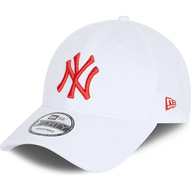 weisse-verstellbare-kappe-mit-gebogenem-schirm-und-rotem-logo-9forty-league-essential-der-new-york-yankees-mlb-von-new-era