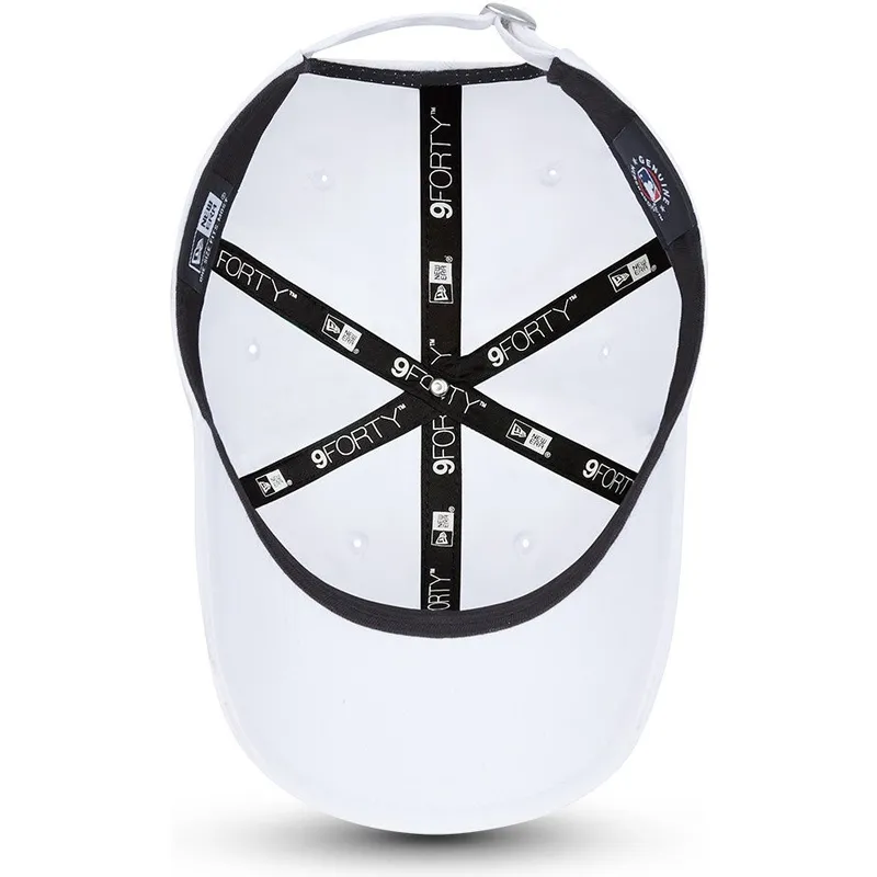 weisse-verstellbare-kappe-mit-gebogenem-schirm-und-rotem-logo-9forty-league-essential-der-new-york-yankees-mlb-von-new-era