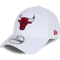 shapka-izvita-byala-reguliruem-9forty-side-mark-na-chicago-bulls-nba-ot-new-era
