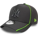 grau-gebogene-snapback-kappe-mit-grauem-feather-pipe-a-frame-logo-der-new-york-yankees-mlb-von-new-era